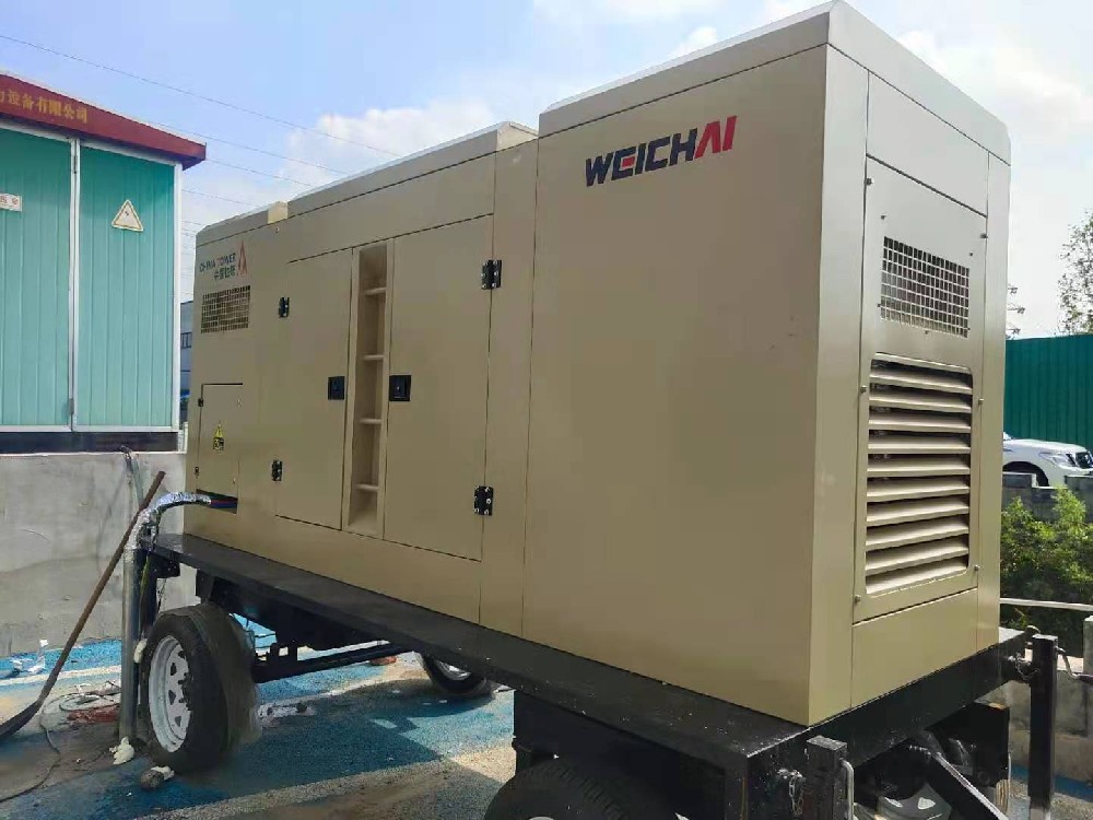 南陽(yáng)某項(xiàng)目150KW濰柴移動(dòng)拖車靜音箱發(fā)電機(jī)組